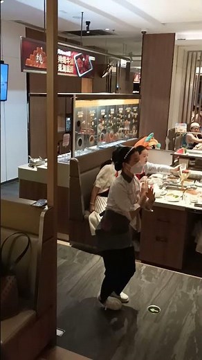 The Hai Di Lao Dance