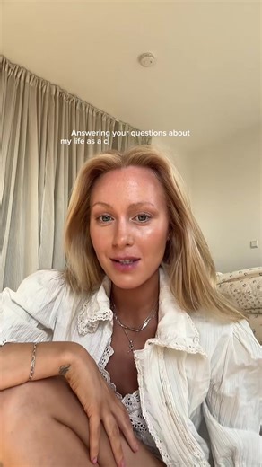 Happy Tuesday!! after months, dare I say years of you guys asking for a chatty video about my life as an illustrator, I thought it was time! I apologise for the sun coming and going! Have a lovely start of your week! - products used - Foundation: Dior face stick in 2W Rhode Glazing milk Rhode pocket blush in Toasted Teddy Chanel Bronzer in Medium Bronze Typology serum concealer in 1 Fair Typology glow drops Charlotte tilbury lip liner in pillow talk Typology lip oil in Powder Pink :) #illustrato