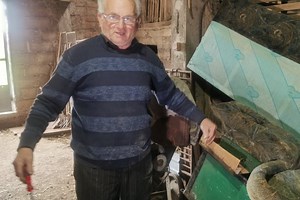 Deda Mile je dete iz doma i preživeo je mnoge tragedije: Sada svojim zanatom usrećuje najsiromašnije! (FOTO/VIDEO)