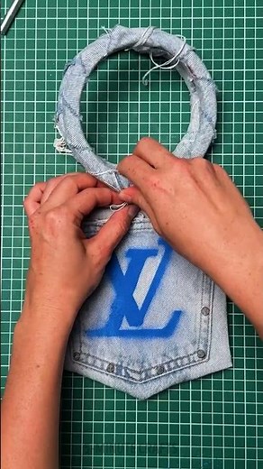 Making a Trendy Bag 👜 Out of an Old Pair of Jeans! 👖