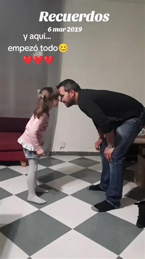un día mi hija pequeña, se empeño en que me hiciese una cuenta de ticktok,todo por hacer un baile.Yo ni miraba la cuenta🤣#ilusiones #bailetiktok #padreymadre #tendenciasdetiktok #padreehija