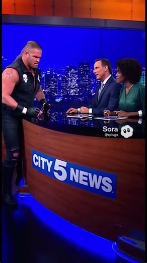 Pro wrestler loses it on anchors. #viral #news #wrestler