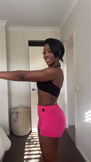 Maxi- Fitness•Motherhood•Lifestyle on Instagram: "Jan vs Dec!!! Yoooo a LOT can change in one year.This didn’t happen because I was motivated every day. It happened because I kept going on the days I wanted to quit. If you’re watching this thinking “that could never be me” it absolutely can!!! Don’t let another year pass you by stuck with the same habits, the same self-doubt, the same mindset! The reason I’m sharing this is because I know someone needs to see it. If you’re ready to choose yourse