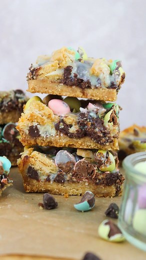 1.5K views | Mini Egg Magic Bars! These are an Easter twist on seven...