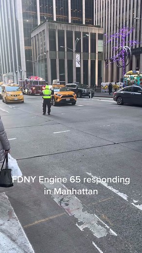 #firedept #firerescue #fire #rescue #firetruck #firedepartment #responding #code3 #fdny #engine65 #engine65fdny #midtownmob