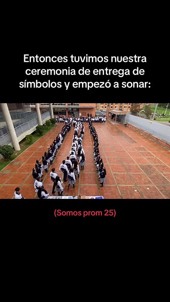 Ceremonia de entrega de símbolos de graduación en Colombia