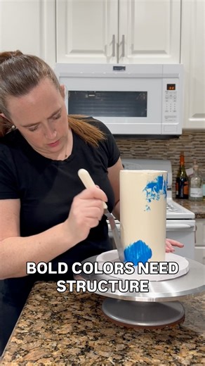Bold colors don’t automatically create good design. Without structure and layering, even vibrant palettes can look busy instead of intentional. When I decorate, I work in layers, adding texture step by step using different tools and techniques so the cake has depth and control. Color draws the eye, but structure is what finishes the cake. Save this if you bake for people, not just photos. 💜 Follow for more baking & pastry tips, tricks and recipes! #baking #cakedesign #cakedecorating #cake #birt
