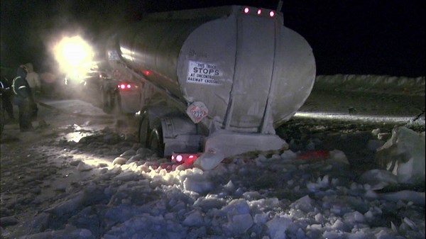 Ice Road Truckers Season 1 Episode 6 Driving on Thin Ice