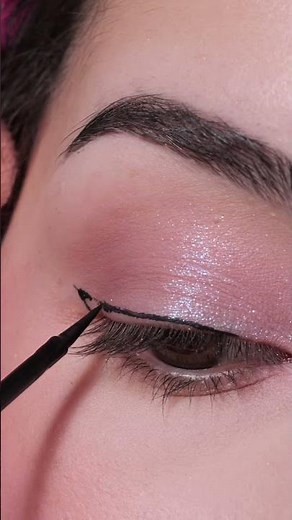Simple glittery eyeshadow look with winged liner tutorial