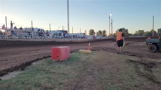 Outlaw kart action coming at you LIVE from 81 Raceway in Minco, Oklahoma! Watch every lap LIVE both days on www.RacinDirt.tv | RacinDirt.com