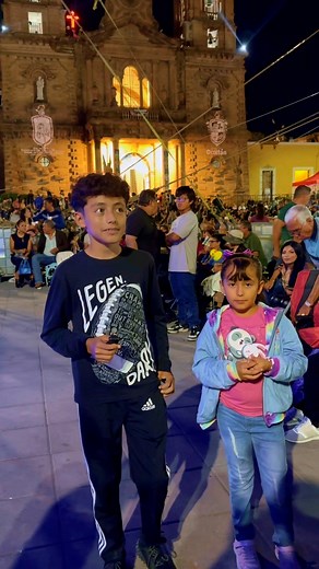 🎺✨ En La Sonora Santanera creemos que la música es un legado que se lleva en el corazón. Nuestro deseo es que cada nota siga cruzando generaciones, llegando a los niños y jóvenes que hoy descubren estas melodías llenas de historia. 💫 Porque mientras ellos sigan cantando y bailando,nuestra música y nuestra cultura jamás morirán. ❤️🇲🇽#LaSonoraSantanera #Todos_Somos_Santanera #MúsicaConTradición #Gira70Años #LaMúsicaVive #OrgulloMexicano | Sonora Santanera de Carlos Colorado
