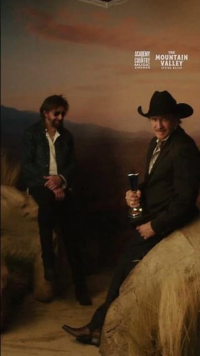 Duo 👏 of 👏 the 👏 Year 👏 ‪@BrooksandDunn‬ 📸 #ACMawards