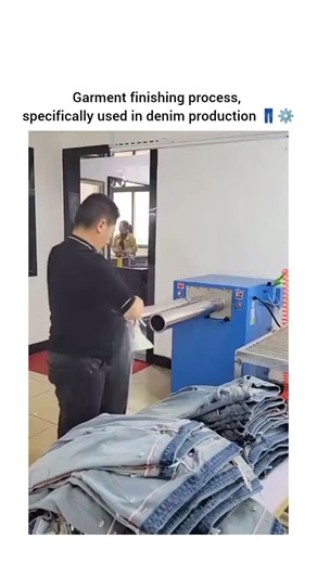 Technology🔹️Gadgets on Instagram: "The worker is feeding jeans into a fabric processing machine that uses rotating rollers and controlled friction to treat the material. This step is commonly part of denim washing or surface finishing, and it plays a big role in how the final jeans look and feel. Here’s what’s happening in simple terms: 🌀 Mechanical fabric treatment The machine gently rubs or presses the denim as it passes through. This action helps soften the fabric, reduce stiffness, and pre