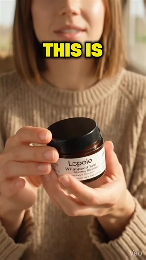 Beef tallow is making a comeback for skincare because it’s incredibly close to the natural oils in human skin. This whipped grass-fed tallow balm is blended with honey to help hydrate dry skin, support the skin barrier, and leave a smooth, healthy glow without a bunch of synthetic ingredients. #beeftallow #naturalskincare #grassfed #skincareroutine #tallowbalm