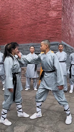When faced with provocation by grabbing someone by the collar, do this to defeat the enemy. Have you ever encountered this situation in your daily life? How did you solve it? Self-Defense Technique #selfdefense #defender #defense #learning #teaching #techniques #kungfu #boxing #training #reels #reels2023 #reelsusa #fyp #martialarts | Elite Drama