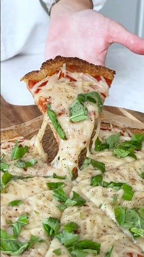 CAULIFLOWER PIZZA CRUST 🍕 Grain & oil free recipe for healthy homemade pizza crust! #veganshorts