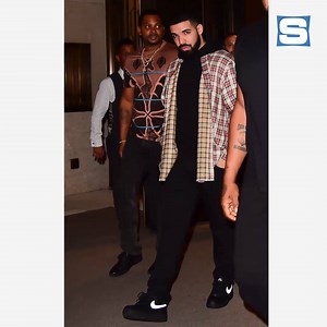 240K views · 673 shares | See what your favorite athletes and entertainers are lacing up in our latest #SoleWatch spotlight: https://trib.al/aEsddFA | SoleCollector | Facebook