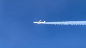 12K views · 387 reactions | AIR-TO-AIR over Germany at FL400, January 25th: Boeing 777-300ER (A6-EPI) Emirates, flight EK15 DXB-LGW. Video from a friend. | Aeronews | Facebook