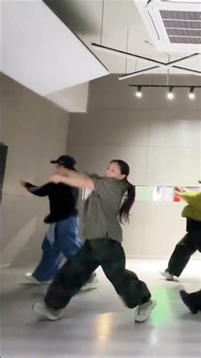 70s Hip-Hop Magic! WithTheIE ChoreographedByYejun DouyinNewYearDanceGP