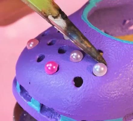 Tiny shoe keychain idea! | 5-Minute Crafts