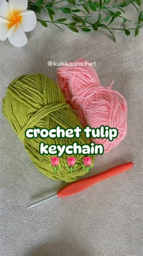 Knot and Thread on Instagram: "Got 10 minutes? Make this tulip keychain 🌷✨ 🌷✨ Make your own crochet tulip keychain with this easy tutorial! Perfect for beginners, this DIY crochet tulip flower is cute, quick, and can be used as a bag charm, gift idea, or handmade accessory 🧶💖 Save this short tutorial & try it today — you’ll love carrying a touch of spring everywhere 🌸🌿 . . . #crochet #crochettutorial #crochettulip #crochettulipkeychain #crochetkeychain #easycrochetkeychain #crochetforbegin