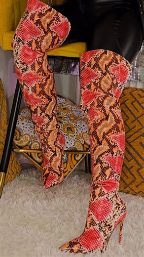 1.5K views · 1.4K reactions | As dangerous as a python #boots #thighhighboots #pinkboots #highheelboots #leatheroutfit #posing #fashionstyle #fyp #explore | Lupita Coeurs | Facebook