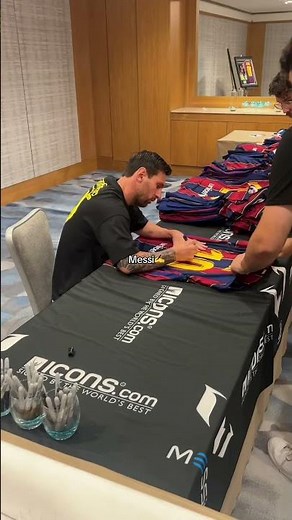 Leo Messi signed FC Barcelona shirts🔵🔴😍