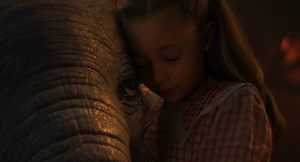 39K views · 923 reactions | Nächstes Jahr fliegt "Dumbo" in unsere Kinos!  Hier ist der erste US-Teaser Trailer zu Tim Burtons Realverfilmung.  Ab März 2019 in eurem Cineplexx! | Cineplexx | Facebook