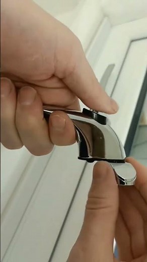 Help!!! My Window Handle is Stuck 😭😭 TRY THIS 🤗🤗#diy #windowrepair #doubleglazing #hardware #repair