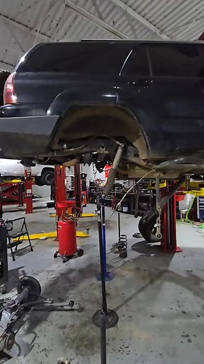 That darn rotator conudor thing #sendit #4runner #intheshop #offroad #tandemoffroad | Tinnapat Nimitwanitch | Facebook