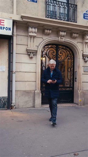 On dit que le cordonnier est souvent le plus mal chaussé. Dans l’accompagnement, ça ressemble à quoi ? À des outils partout… Mais une posture qui vacille dès que ça devient intense, humain, réel. Vous pouvez suivre 3 formations de plus. Ajouter des protocoles. Apprendre “comment faire”. Et pourtant… rester fragile quand il faut tenir l’espace. Rester hésitant quand il faut incarner. Rester dispersé quand il faut guider. Parce que ce qui fait un accompagnant solide n’est pas d’abord ce qu’il sait