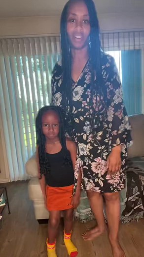 They say if you watch this filter for 10 seconds you’ll fall… #glozell #filter #fall #falling #daughter #ozell #loopme