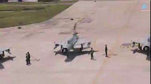 IAF vs The Numbers: 2030 & Beyond 🇮🇳1) Fleet phase-out & ageing concerns> MiG-21 already retired> Jaguar phase-out expected soon> Mirage & Mig29 lost edge in Modern day conflict situation despite upgrades.2) Induction delays> Mk1A delayed due to engine supply issue> Tejas MK2 induction atleast 7 yrs away> AMCA MK1 at least a decade away> Rafale deal, deliveries unlikely before 20303) Panic Stopgap search > IAF exploring a stopgap 5th gen fighter before AMCA becomes operational.> India also exp