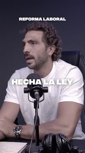 La famosa “viveza criolla” tiene mil caras… y una de ellas aparece fuerte en el mundo laboral 💣📁 Cuando el sistema empuja a muchos a elegir entre formalizarse o no perder un ingreso, se arma un gris donde muchas veces no terminan jugando del todo limpio… muy argentino todo 💀 Pura picardía argentina… o un síntoma de algo que está mal diseñado? 🫵🏼💣 🎙️ @gonzavilam @luchoappolloni @honesty_brokers #Argentinidad #regimenlaboral #acuerdoslaborales #canalbardo | Canal Bardo