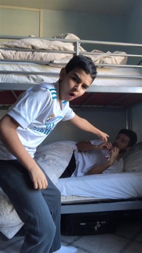 Quand tu manges en cachette pendant le ramadan 😭😂 #tiktok #pourtoi tag tes potes fans du roi lion 🦁