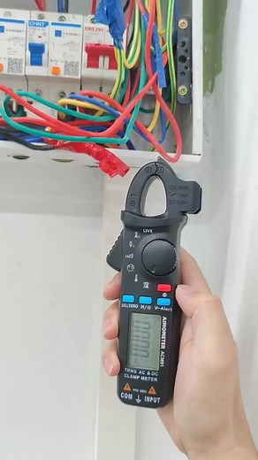 Live Wire Check#voltage #tester #electrician #live #wire #check #diy #handyman #troubleshoot #fyp #tools #power #ac #line #breakpoint #tiktok #tools #fypシ #dc #ac #clamp #meter #tester #multimeter #amp #current
