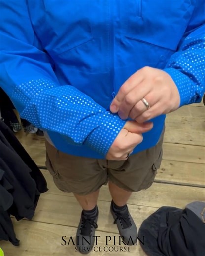 🚴♂️ NEW IN-STORE! Waterproof Cycling Jackets 🚴♀️ Stay warm, stay dry, and stay seen this winter with our latest Altura waterproof cycling jackets, available now in Hi-Viz Yellow and Bright Blue! ✨ Perfect for commuting or weekend rides 🌧️ Fully waterproof & breathable 🌙 Reflective details for maximum visibility 💨 Lightweight and comfortable fit Pop in and try one on — ride through winter in comfort and confidence! #waterproofjacket #SaintPiran #cycling #BritishCycling #SaintPiran #cornishel