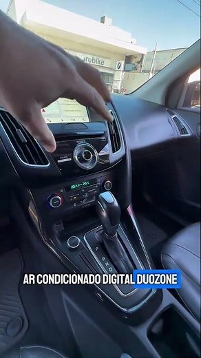 2017 Ford Focus Titanium 2.0 Flex Powershift with Sunroof