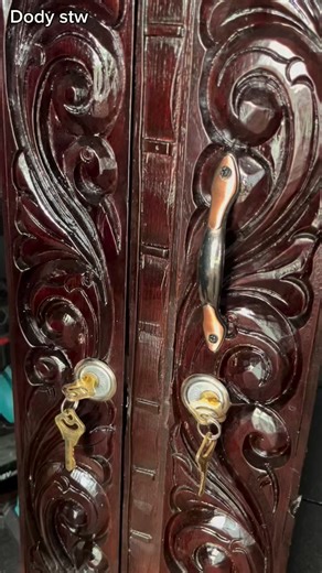 Dody Stw on Instagram: "Install the closet door handle ✅ #fblifestyle #woodworking #tipsdantrik #carpentry #tutorial #creativeideas #diy"