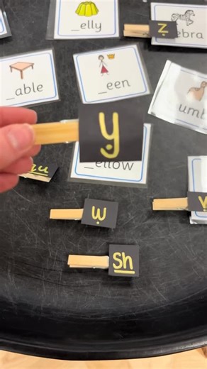 Emma on Instagram: "📚We’ve been recalling some of our Phase 3 phonemes by matching them to pictures with the same initial sounds! A fun and hands-on way to strengthen our phonics skills!#Phase3Phonics #TuffTray #Phonics #Provision #FYP"
