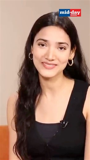 In an exclusive interview with Mid-day.com, 12th Fail actress Medha Shankar spoke about not coming from a film background and wanting to become an actor, citing a lot of rejections taking place for her. Watch the full video on: https://youtu.be/i5_bGcJtmmk #medhashankar #12thfail #vidhuvinodchopra #vikrantmassey #entertainment #interview | MiD DAY
