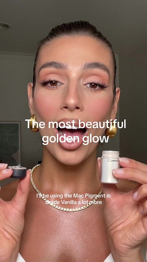 I'll be using Mac Pigment in shade Vanilla for a stunning golden glow