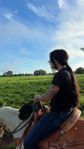 Vídeo de Boiadeira (@anacastelacantora) relacionado a makeuptransition