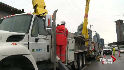 Report says Liberal government forced BC Hydro to sign costly deals
