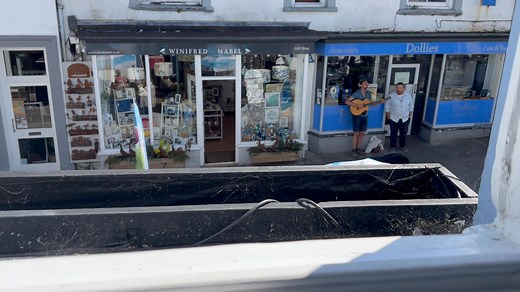 Great song and music even outside the hotel in beautiful Wadebridge Cornwall Folk Festival @ | Tim Edey