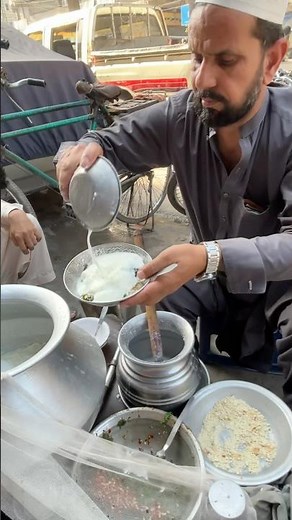 Makai Ki Roti, Sarso ka Saag or Dahi ￼😍 Street Food Seller Pakistani ￼ #foodie #pakistanifood