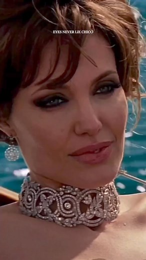 Angelina Jolie 🥰🥰 looks gorgeous #AngelinaJolie | Angelina Jolie Lovers