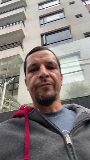 Segunda visita que intento. Primero fue el lunes. Hoy, miércoles, también se le negó a mi hijo su derecho a crecer en contacto con su padre. Padre que lo quiere ver, que quiere estar presente en su vida, que tiene miles de cosas valiosas que enseñarle y compartir con él. En fin… a seguir intentando. No hay manera de que me rinda. #régimendevisitas #padres #enajenacion #bloqueodepaternidad #alienacionparental #alienacion #huerfanodepadrevivo #coparentalidad #papaporsiempre😥😢