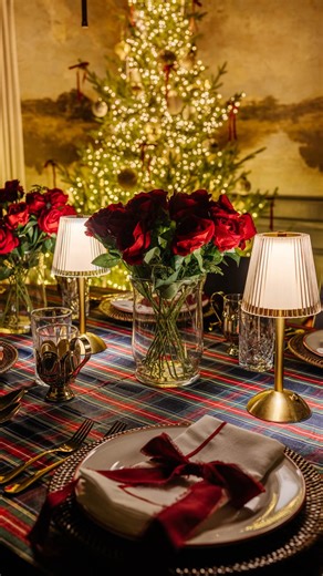 Lauren Shaver on Instagram: "Dining table lamps are a whole mood! ✨ Aaaaand these don’t have the house fire risk or melt wax everywhere or require AA batteries. They have 3 color settings + dimming function + rechargeable! Comment LAMP to get the link #christmastable #christmascenterpiece #holidaytable"