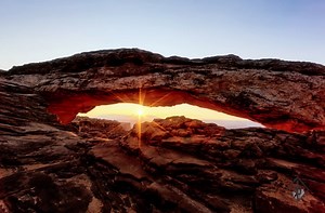 Breathtaking landscapes timelapse by Dustin Farrell.